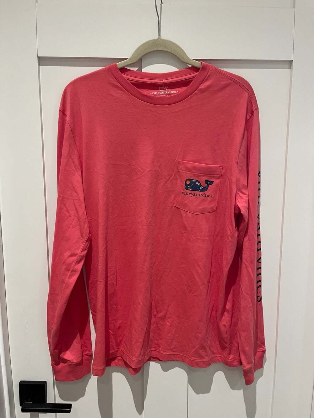 Vineyard Vines Men's Sports Icons Whale Fill Long Sleeve Pocket T-Shirt
